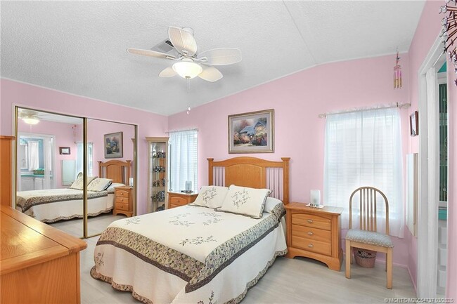 Building Photo - 7073 SE Birchwood Ln