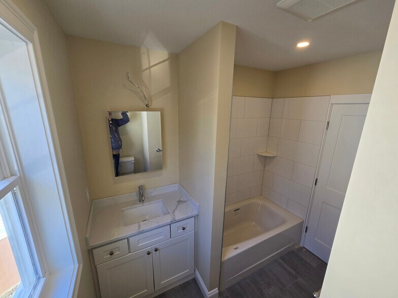 Building Photo - 3 Glenley Ter