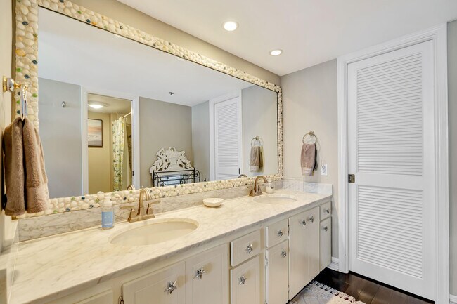 Building Photo - 100 S Beach Rd