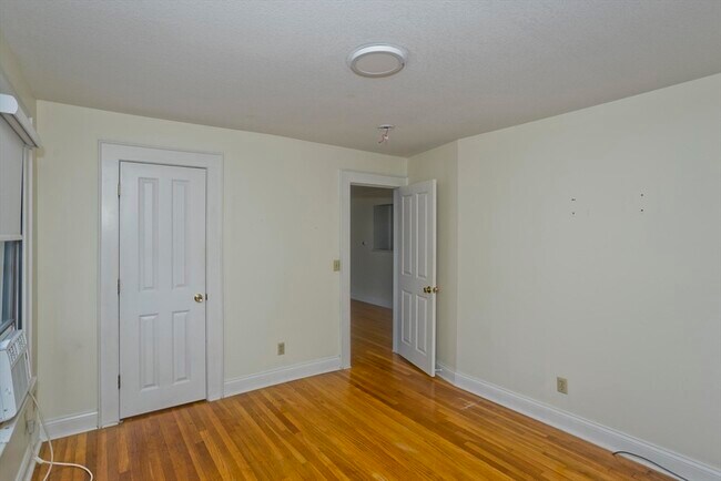 Building Photo - 57 Woods Ave
