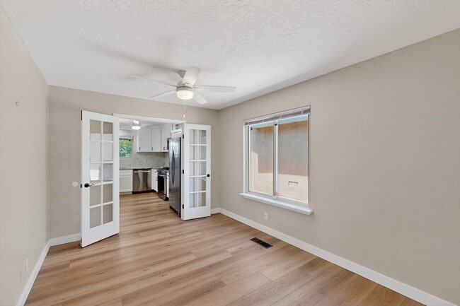 Building Photo - 1109 Paisano St NE