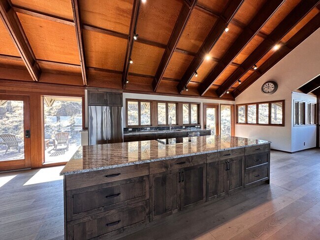 Building Photo - 10747 SW Mintken Ln