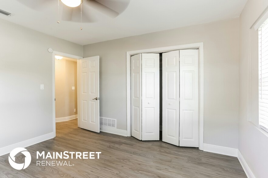 Building Photo - 701 Brookside Dr