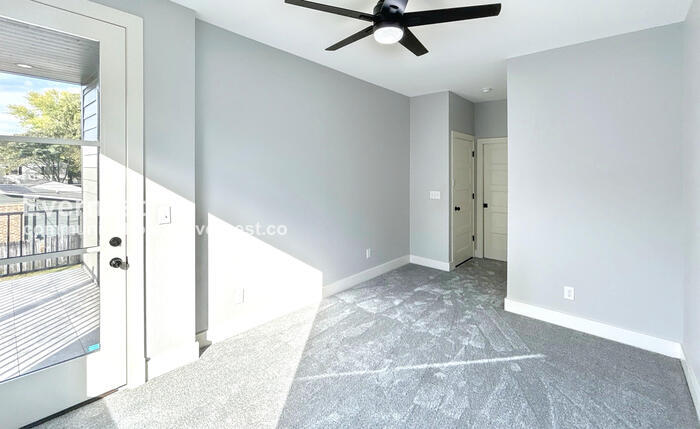 Building Photo - 415 S University St