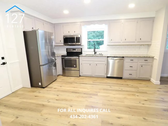 Building Photo - Beautifully Renovated 3 Bedroom Home in Pr...