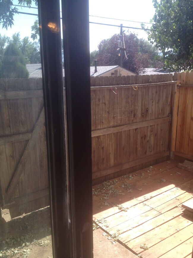 Building Photo - Easy Low Maintenance Living 2 bed 1 bath