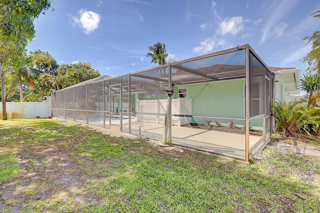 Building Photo - 238 SW Grove Ave