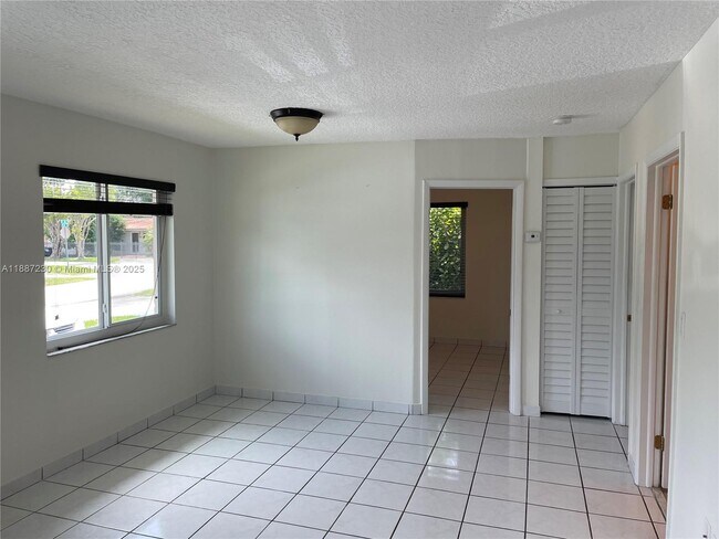 Building Photo - 8719 SW 38th St