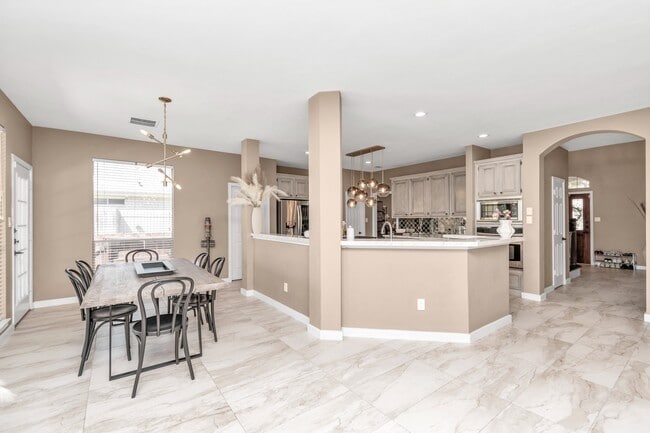 Building Photo - 3210 Shadowwalk Dr