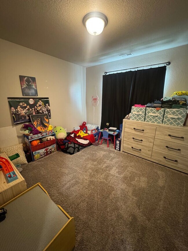 Building Photo - 3 Bed 2.5 Bath Home in Fountain Available in June