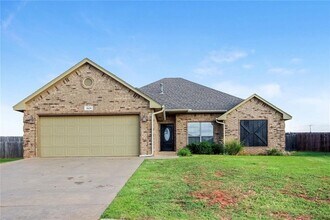 Building Photo - Beautiful 4 + Bedroom Home in Gated North ...