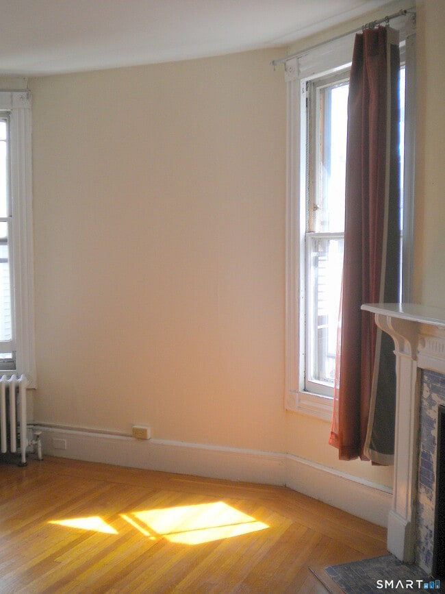 Building Photo - 382 Whitney Ave