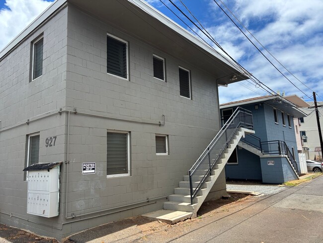 Building Photo - Moiliili/University - Hausten St - 2 Bdrm/...