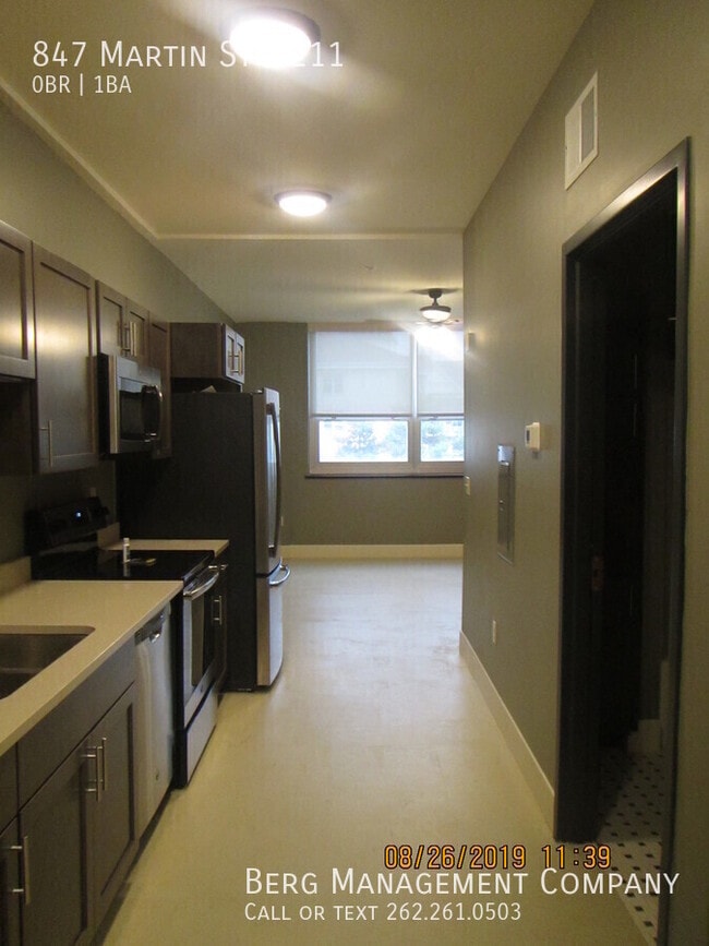 Building Photo - 847 Martin St