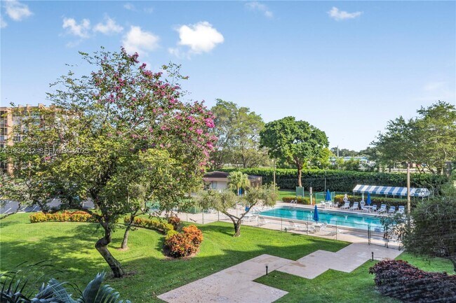 Building Photo - 1300 St Charles Pl