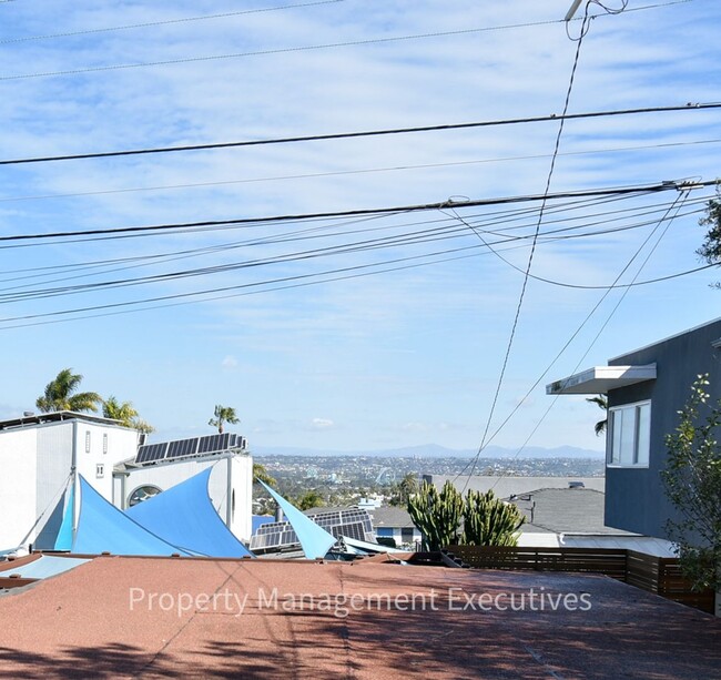 Building Photo - Adorable Studio with an Ocean View