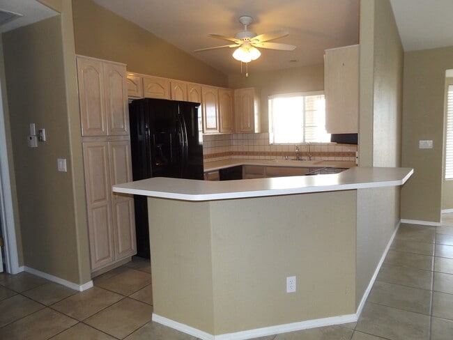 Building Photo - 2895 Ranchero Dr
