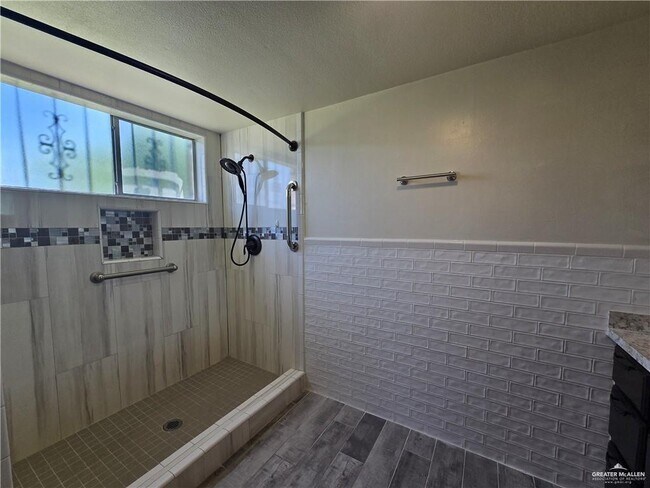 Building Photo - 33 Highland Park Ave