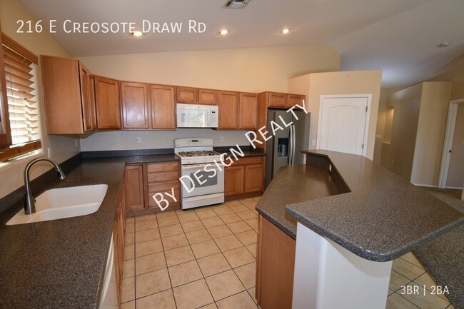 Building Photo - Corona De Tucson 3 Bed 2 Bath with Great V...