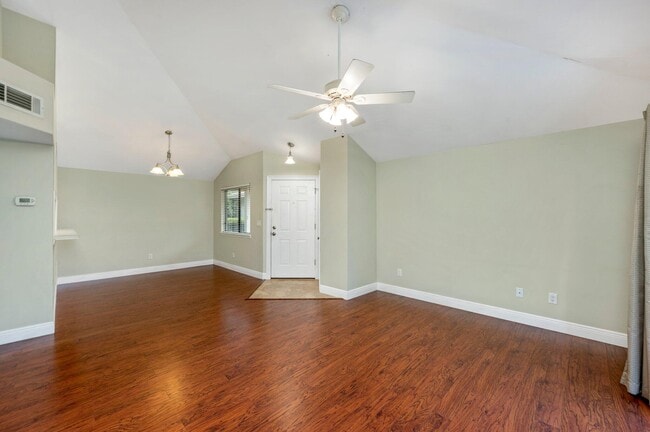 Building Photo - 2901 Alpine Pl