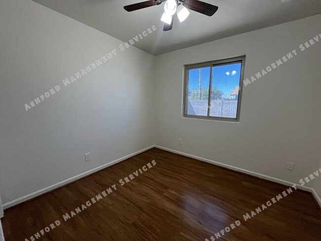 Building Photo - BEAUTIFUL 3 BEDROOM 2 BATHROOM HOME IN NORTH PHOENIX