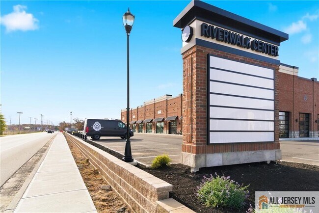 Building Photo - 4 Barton Ave