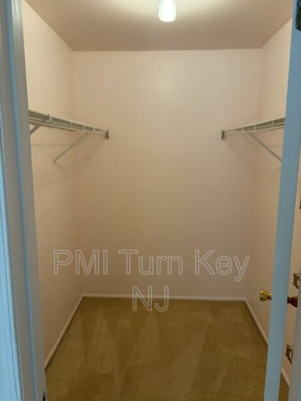 Building Photo - 133 Tulip Ln