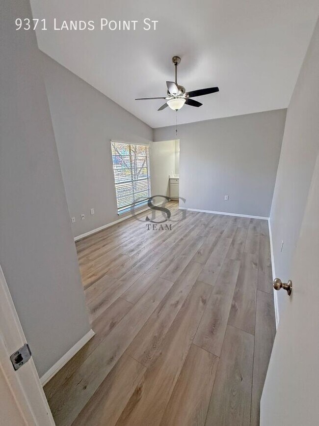 Building Photo - 9371 Lands Point St