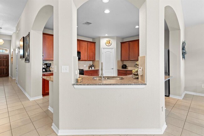 Building Photo - 8017 Bassano Dr