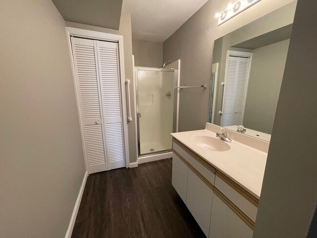 Building Photo - 2 bedroom 2 bath Apartment for Rent in Branson, Missouri -  Walk IN