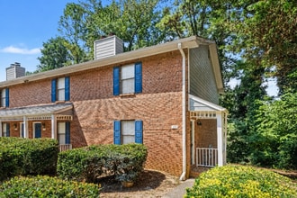 Building Photo - 2BR/1.5BA End Unit Townhome Near Downtown Snellville!