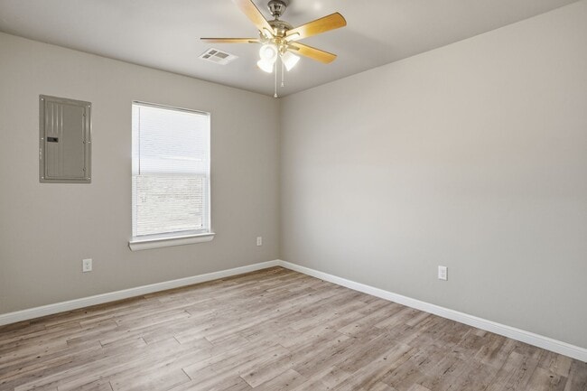 Building Photo - Brand New Near Downtown Cache – 15 Min to Fort Sill. 50% off First Full Month's Rent