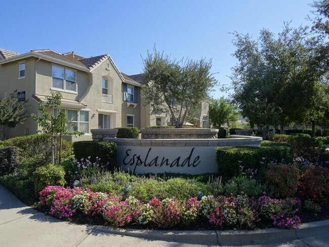 Primary Photo - Adorable 2 bedroom 2 bathroom townhouse in...