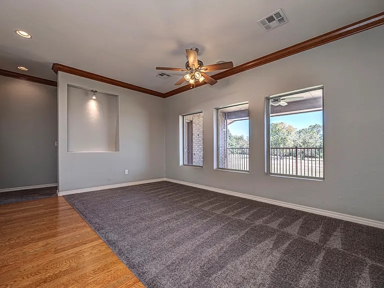 Building Photo - 204 S Riverside Dr