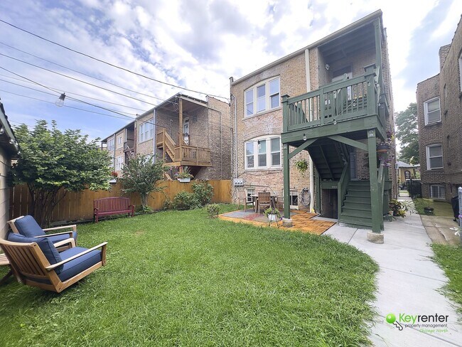 Building Photo - 6718 N Rockwell St