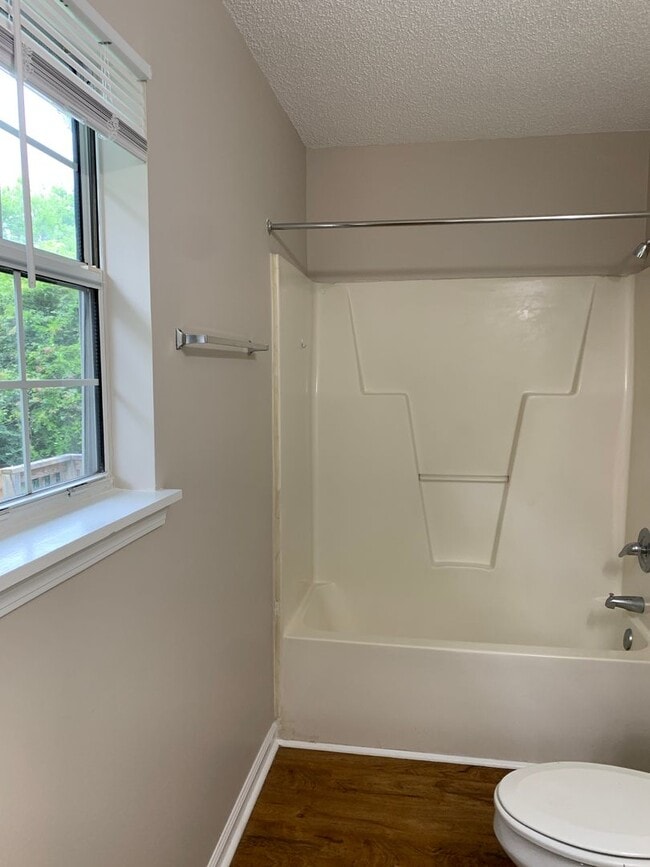 Building Photo - 2112 Wisteria Dr