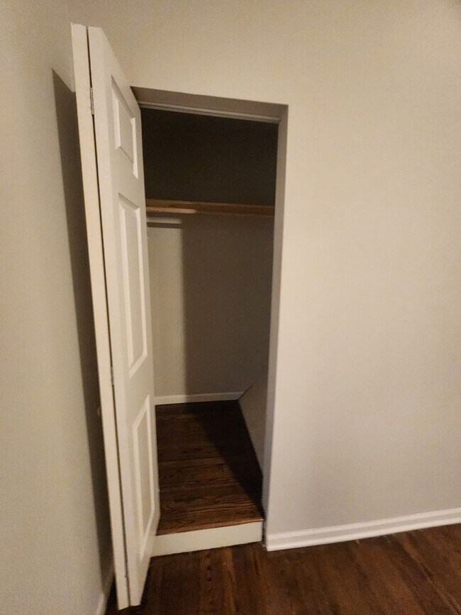 Building Photo - Large 2 Bedroom Home Section 8 accepted!