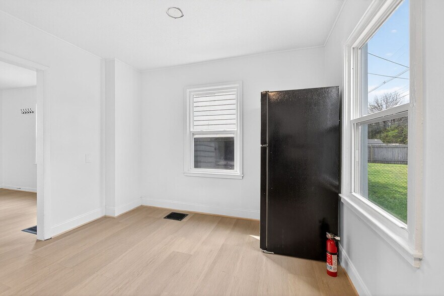 Building Photo - 849 Lyman Ave