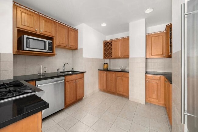 Building Photo - 2 bedroom in New York NY 10065