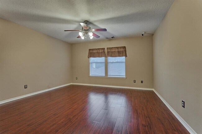 Building Photo - 8406 Oak Villa Ct