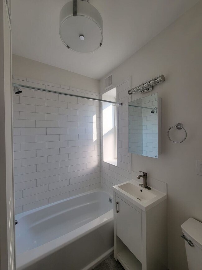 Building Photo - VERU NICE 1 bed in Allston...