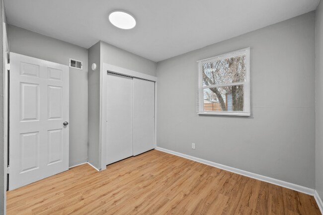 Building Photo - 4570 W Center Ave