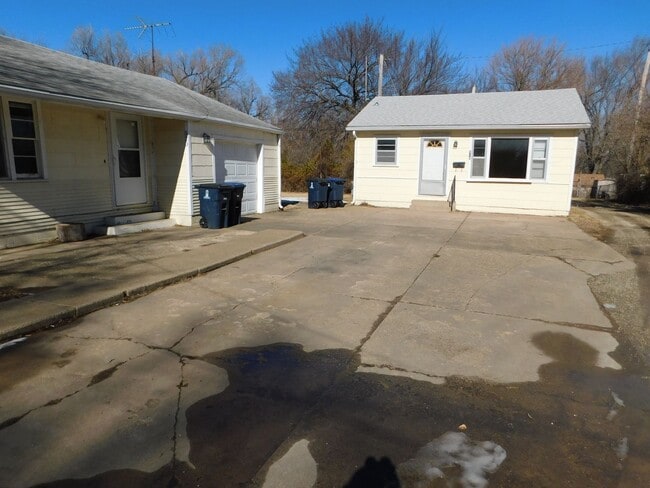 Building Photo - Cozy One Bedroom House in El Dorado!