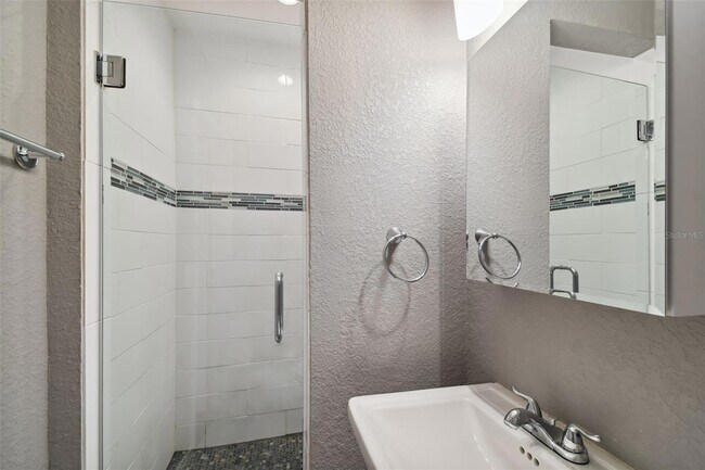 Building Photo - 4802 W Longfellow Ave