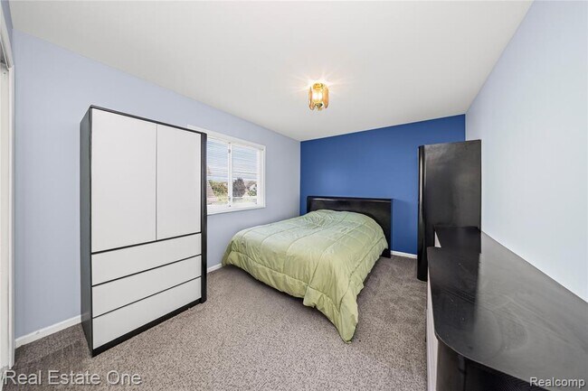 Building Photo - 13987 Glenwood Dr
