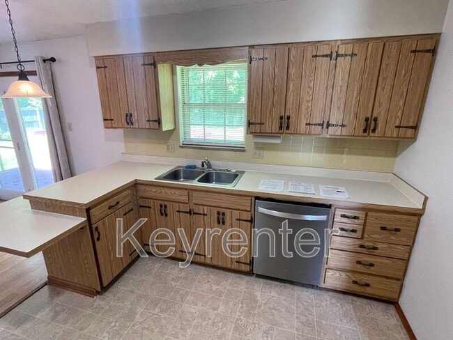 Building Photo - 12109 W Kingsgate Rd