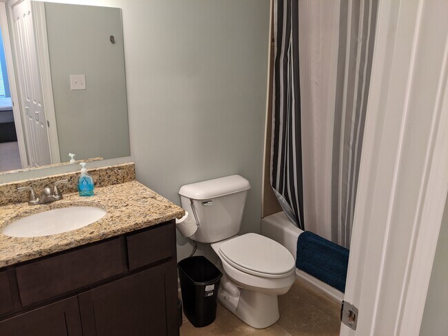 Full bathroom off the master. - 2414 Lake Park Rd
