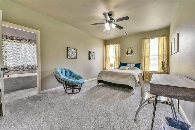 Building Photo - Stunning 4 Bed, 3 (Full) Bath in Norman