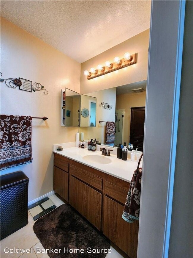 Building Photo - 3 br, 2 bath House - 27535 Lakeview Dr. #45