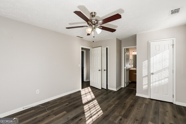 Building Photo - 5895 Brookside Dr SE